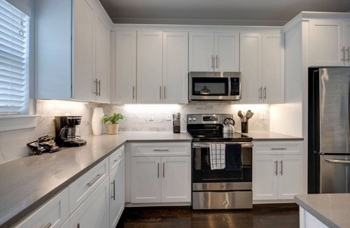 Charlotte Park House | 10 Mins To Broadway - Unwind in Style