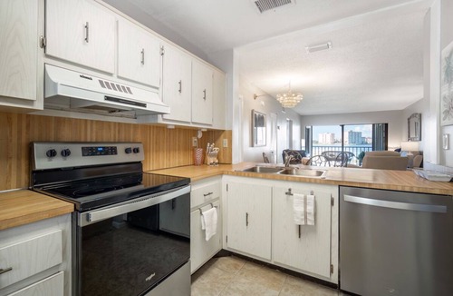 Isla del Sol Condo | 10% OFF 30 DAY STAY - St Pete Beach, Isla Del Sol, BAY FRONT