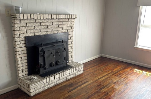 Lamar House | 100 year old 3 br 2 bath house in center of downtown Lamar overlooks Main Street