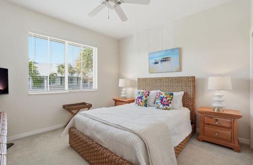 Naples House | 1021 - Beautiful Lake and Fountain Views Sleeps 6