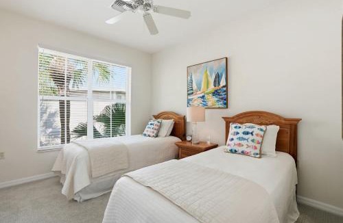 Naples House | 1021 - Beautiful Lake and Fountain Views Sleeps 6