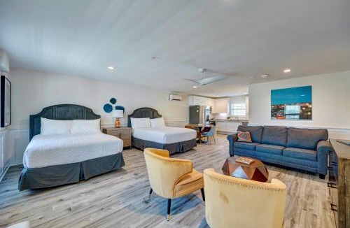 Surf City Hotel | 106 Queen Suite, 1st Floor Low Tide