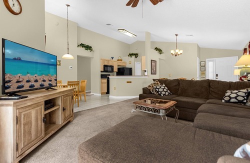Kissimmee House | 1061 Lake Berkley 4 Bed with Pool