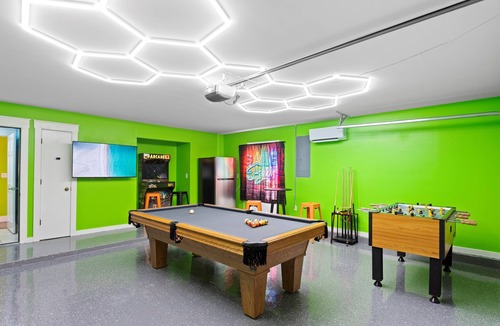 Palma Sola House | 10min to the beach, Pickleball, Mini Golf, Disc Golf, Heated Pool, Game Room