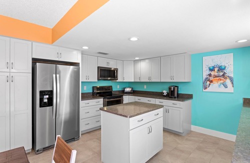 Palma Sola House | 10min to the beach, Pickleball, Mini Golf, Disc Golf, Heated Pool, Game Room