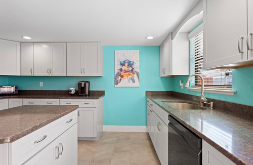 Palma Sola House | 10min to the beach, Pickleball, Mini Golf, Disc Golf, Heated Pool, Game Room