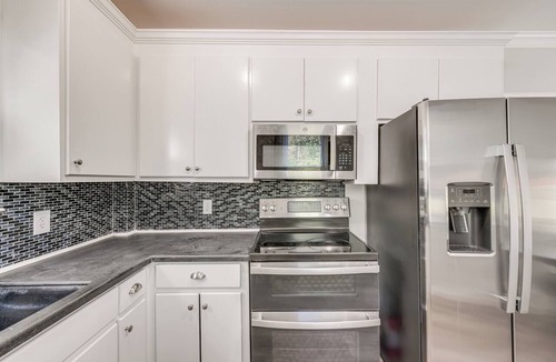 Petersburg House | 11 Mi to Fort Lee: 5-Acre Retreat w/Scenic Views