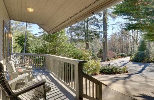 Highlands Apartment | 11 Mi to Ski Sapphire: 'Heaven South' Apt w/Porch