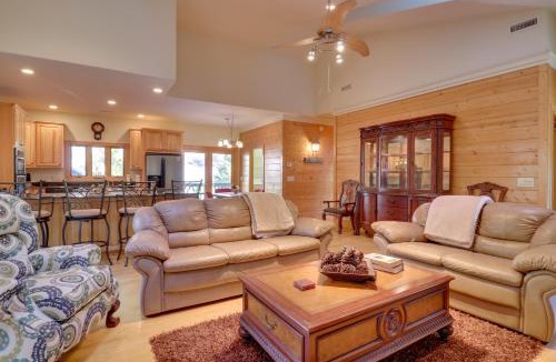 Highlands Apartment | 11 Mi to Ski Sapphire: 'Heaven South' Apt w/Porch