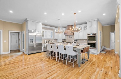 Clarkdale House | 11 rooms 12 beds 11580 sqft large house nearby airport