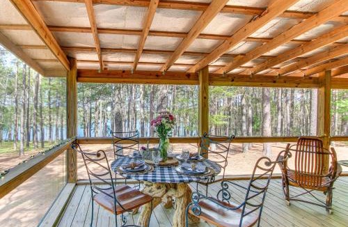 Batesburg House | 136 Private Acres: Lakefront Aiken County Home!