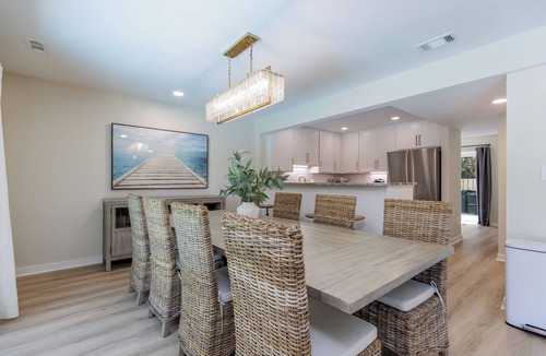 Heritage Woods House | 15 Wagon Road: Walk to the beach! Private Pool with Lagoon View!