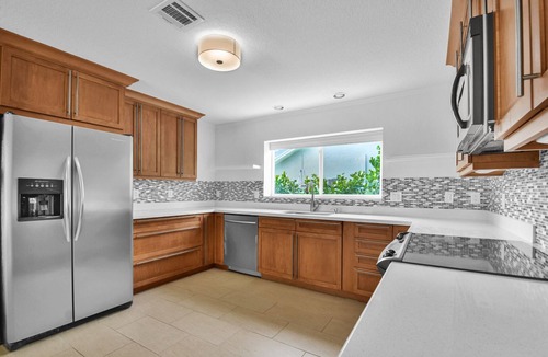 Tropic Palms House | 1502 Managed By Brampton Park