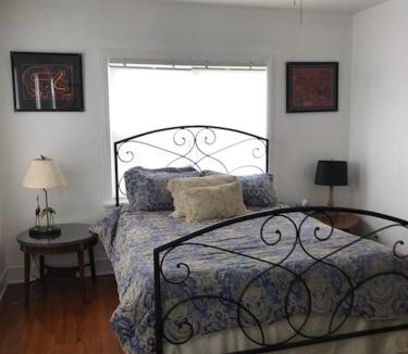 St. Petersburg Apartment | 1620 - Short Term Available message Jo-An