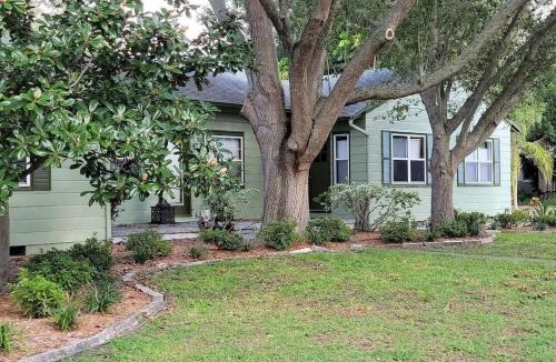St. Petersburg Apartment | 1620 - Short Term Available message Jo-An