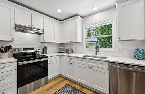 Heritage Woods House | 17 Old Military~ Walking Distance to RBC Heritage, Private Pool, Close to Beach!