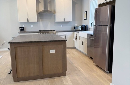 Easley House | 18 Miles to Clemson & 13 Miles to Greenville 2 Bd 2.5 Bath Bourbon Lovers Dream