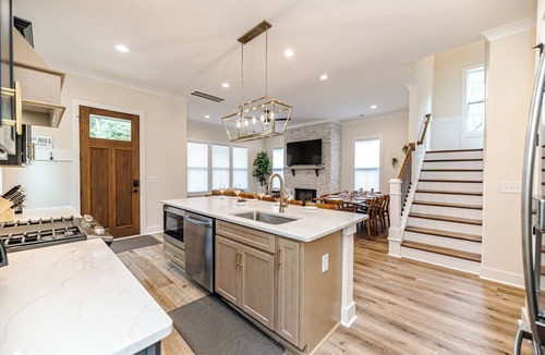 Southern Pines House | 19th Hole - Pickelball, Park, Walk to Downtown