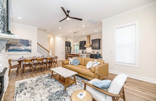 Southern Pines House | 19th Hole - Pickelball, Park, Walk to Downtown