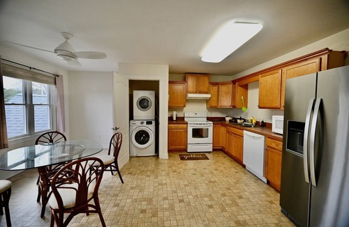 Rehoboth Beach Apartment | 1Bedrm + full kitchen and minutes to beach& a block to trail for 2 .