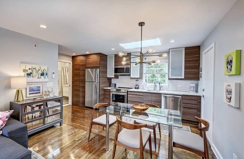 Cherry Condo | 1BR Myers Park Condo: King Bed & Parking Near Bank of America Stadium & Uptown