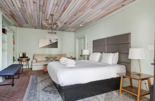 Historic District - North House | 1st floor King Suite Downtown Boutique Hotel