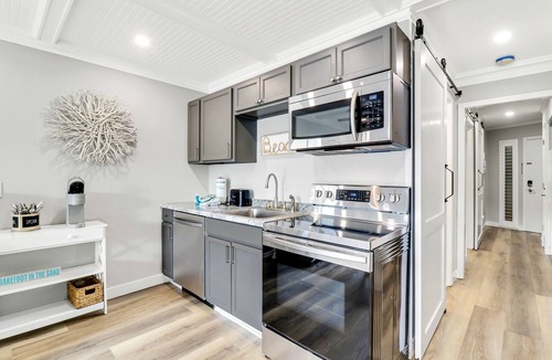 Folly Field Condo | 1st Floor Perfection - Beach and Tennis Oceanfront Resort - Like New - C145