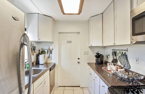 St. Petersburg House | 2.3 miles to the beach 3 bedroom home
