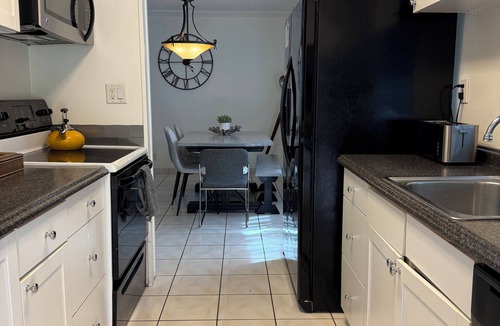 St. Petersburg House | 2.3 miles to the beach 3 bedroom home