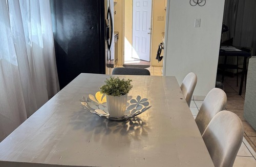 St. Petersburg House | 2.3 miles to the beach 3 bedroom home