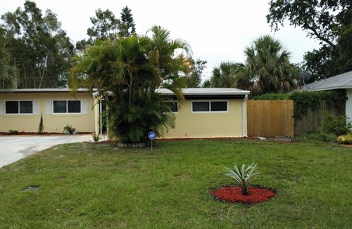 St. Petersburg House | 2.3 miles to the beach 3 bedroom home
