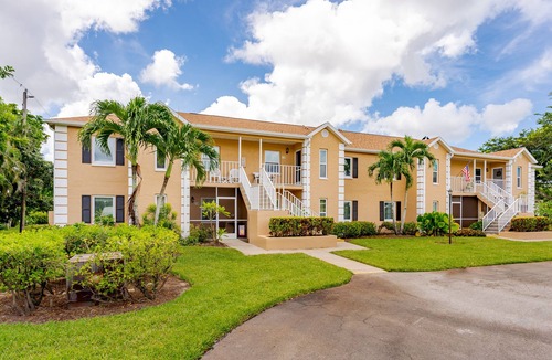 Crown Pointe Condo | 2 bed/2bath condo 3 miles from downtown Naples