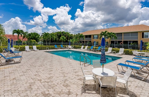 Crown Pointe Condo | 2 bed/2bath condo 3 miles from downtown Naples