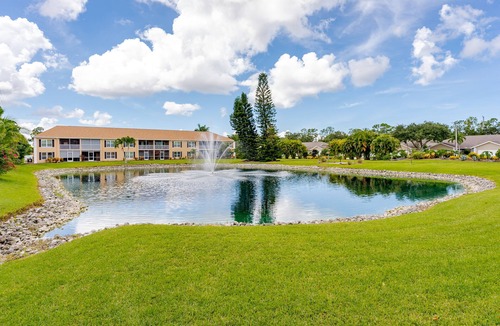 Crown Pointe Condo | 2 bed/2bath condo 3 miles from downtown Naples