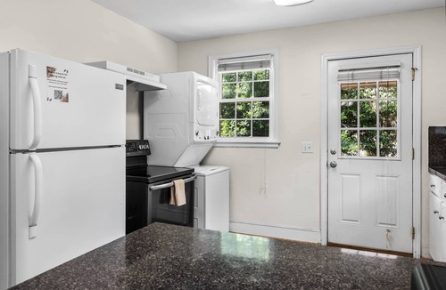 Cayce House | 2 Bed - Charming Home - Cayce (W Columbia)