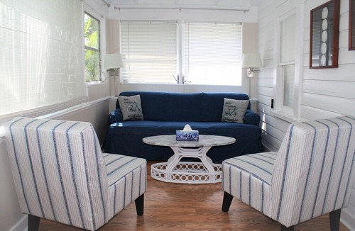 Laurel House | 2 bedroom/1 bath, 3 minutes to Nokomis Beach!
