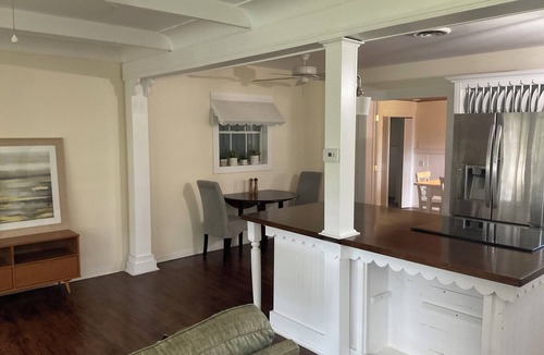 Vero Beach South House | 2 bedroom 2 bath cottage with garage, dog friendly