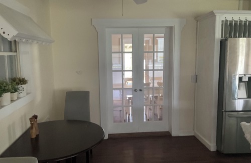 Vero Beach South House | 2 bedroom 2 bath cottage with garage, dog friendly