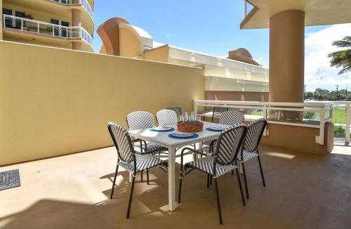 Daytona Beach Apartment | 2 Bedroom 2 Bath Luxury condo with Oversized Patio & Outdoor Grill.