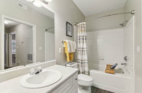 Town Center Apartment | 2-bedroom apartment in fantastic Kennesaw with fitness room, AC