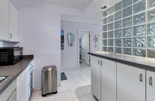 Saint Armands Key Condo | 2 Bedroom Condo 319824 by Houzlet