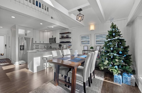 Salem Condo | 2-bedroom condo in Keowee Key: 3 pools, 2 restaurants, fitness center, golf