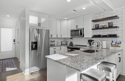 Salem Condo | 2-bedroom condo in Keowee Key: 3 pools, 2 restaurants, fitness center, golf