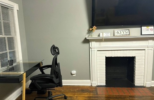 Villa Heights Cottage | 2-bedroom cottage in perfect Charlotte with high speed wifi!