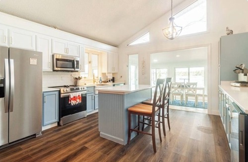 Leesville House | 2-Bedroom Country Cottage on Lake Murray w/Bonus Room Outside for Added Privacy