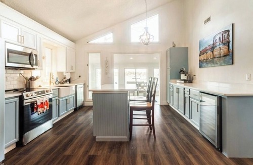 Leesville House | 2-Bedroom Country Cottage on Lake Murray w/Bonus Room Outside for Added Privacy
