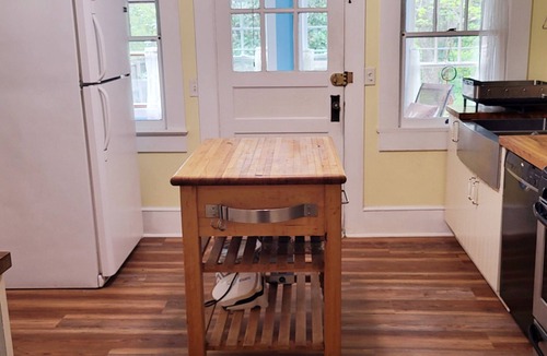 Bishop House | 2-bedroom cute farmhouse near Athens, GA