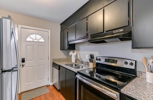 Summerville House | 2 Bedroom Furnished Townhome Augusta 2487A