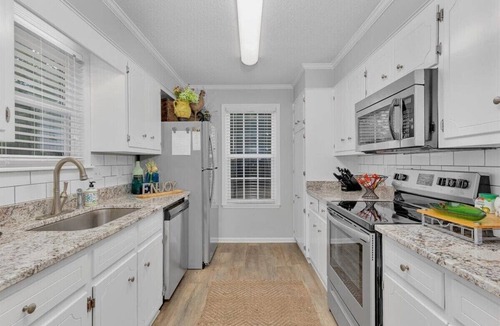Augusta Apartment | 2-bedroom home with 2.5 bathrooms and fully fenced backyard. The sleeping arrangements are 1 king bed and 1 queen bed.
