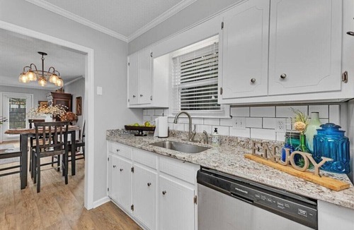 Augusta Apartment | 2-bedroom home with 2.5 bathrooms and fully fenced backyard. The sleeping arrangements are 1 king bed and 1 queen bed.